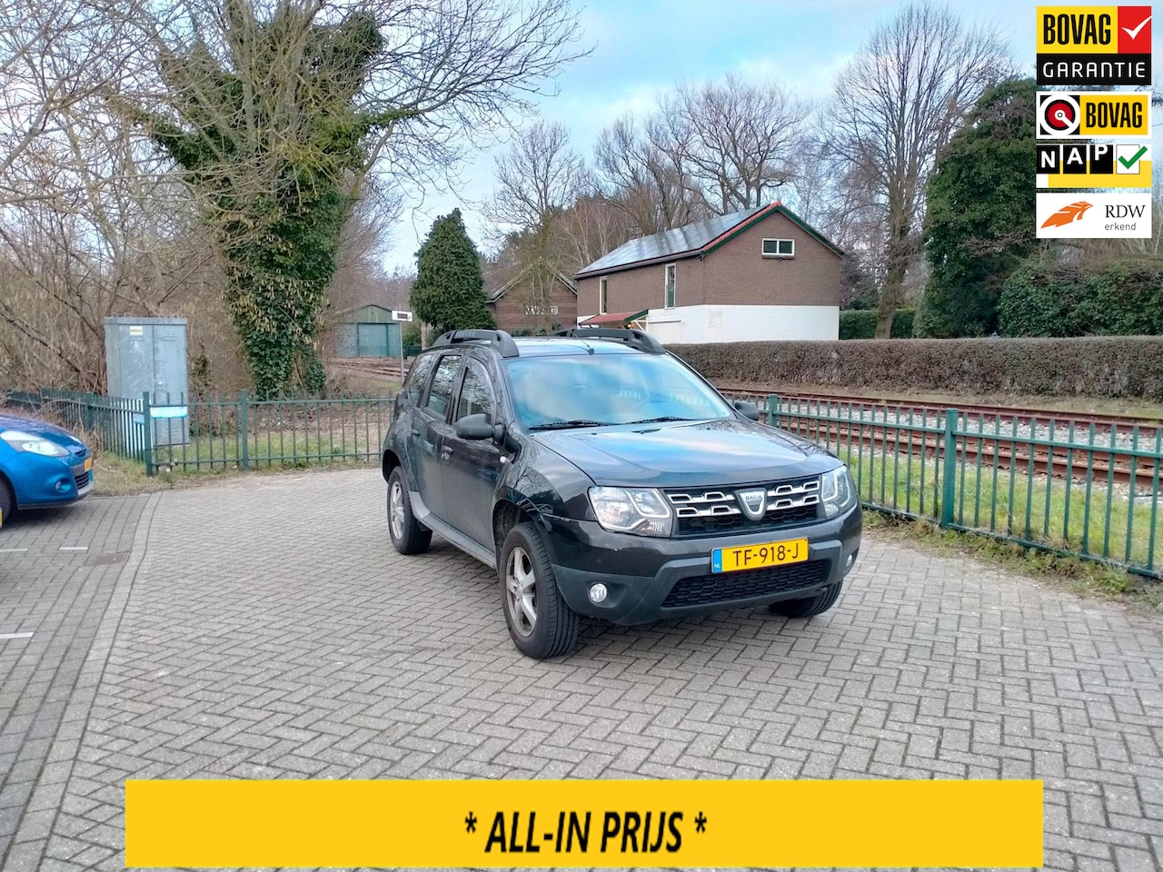 Dacia Duster - 1.6 Lauréate 2wd Airco/Navi/trekhaak RIJKLAAR - AutoWereld.nl