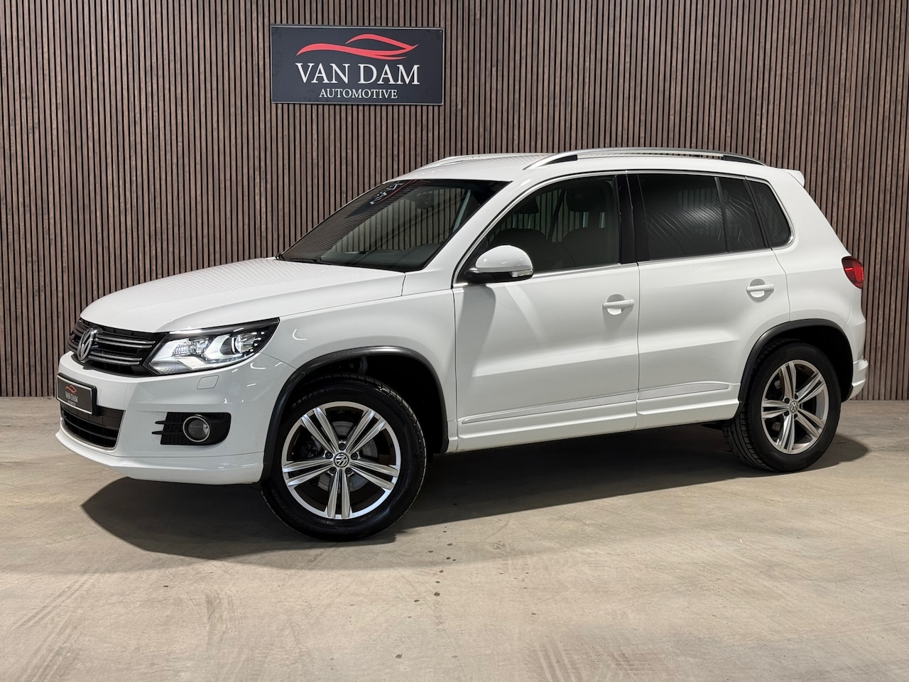 Volkswagen Tiguan - 2.0 TSI R-Line 4Motion 2015 XENON CRUISE PDC - AutoWereld.nl