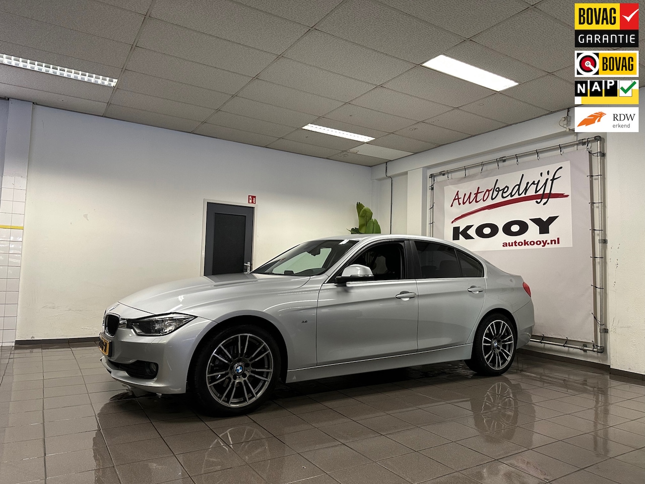 BMW 3-serie - 316i Executive * Automaat / Navigatie / Xenon / LM Velgen / NL Auto * - AutoWereld.nl