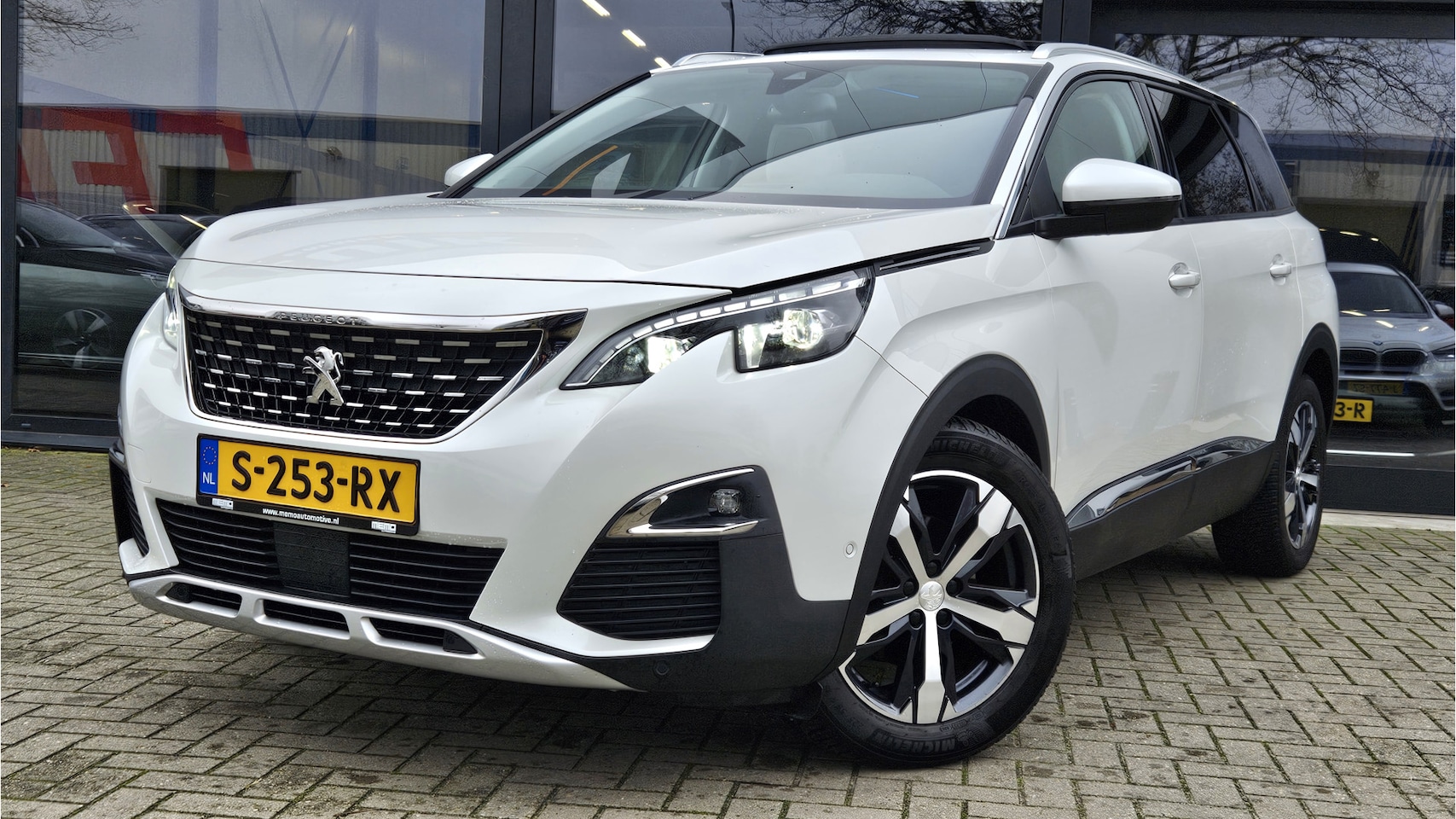 Peugeot 5008 - 1.2 PureTech Allure GT Line + PANO DAK + LED + 7persoons - AutoWereld.nl