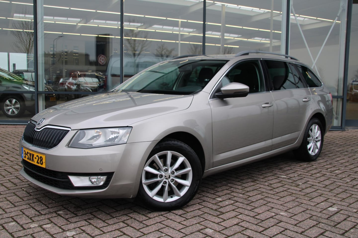 Skoda Octavia Combi - 1.4 TSI 140pk Greentech Ambition Businessline Airco Navi Cruise Trekhaak - AutoWereld.nl