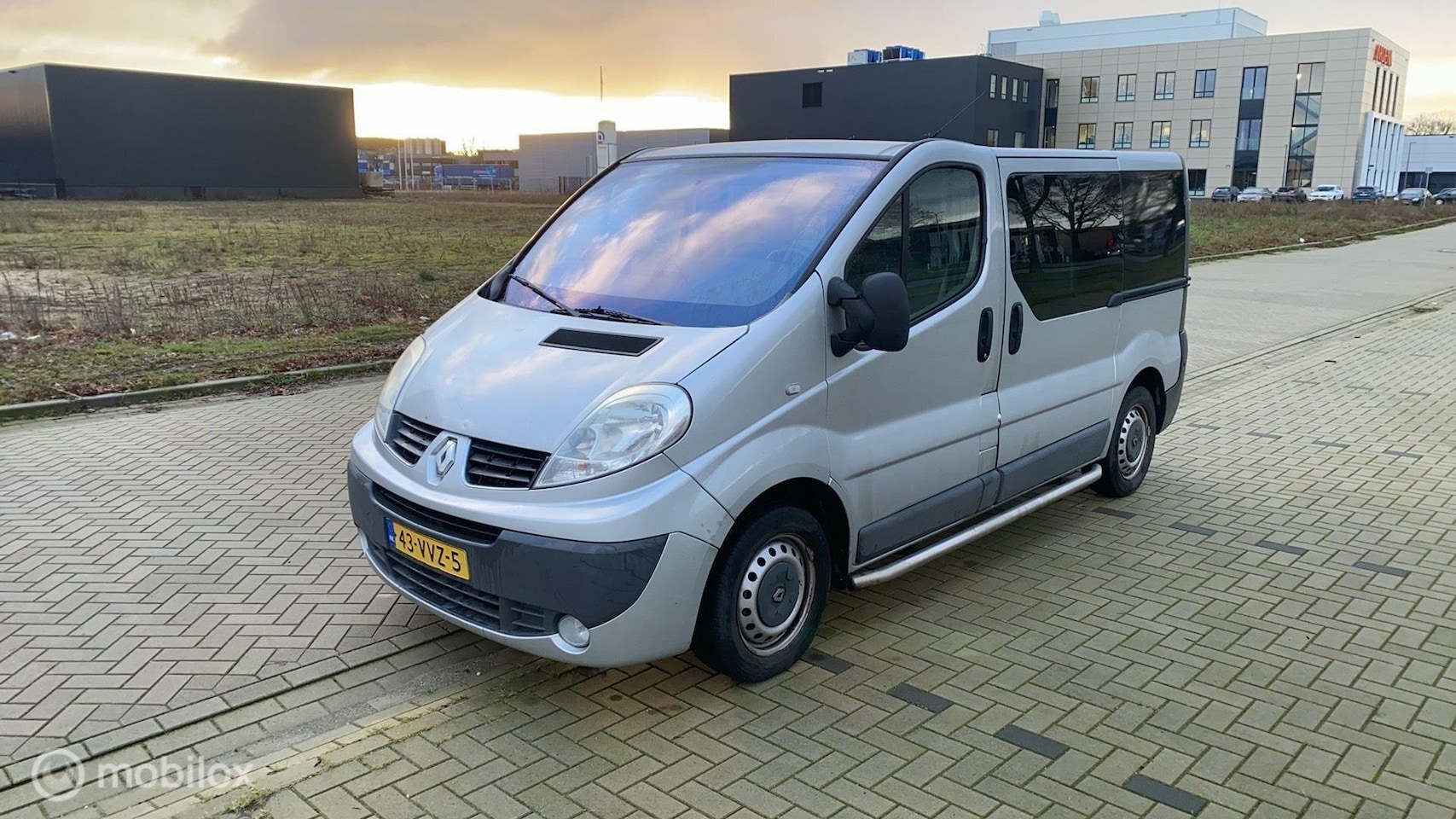 Renault Trafic - bestel 2.0 dCi T27 rolstoelauto invalide auto - AutoWereld.nl