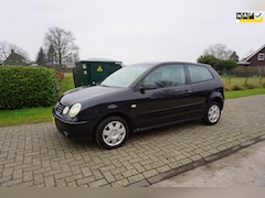 Volkswagen Polo - 1.4-16V Highline