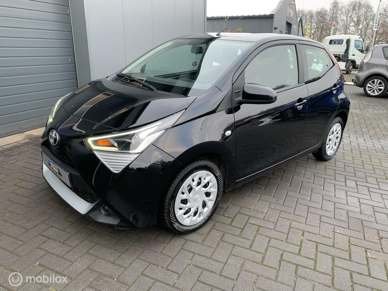 Toyota Aygo - 1.0 VVT-i x-play limited | NAVI | LED | Apple CP - AutoWereld.nl