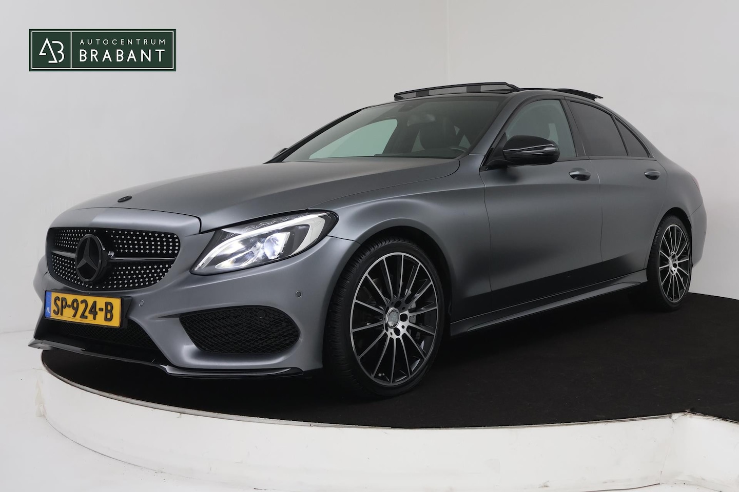 Mercedes-Benz C-klasse - 180 AMG Sport Edition Premium Plus (PANORAMADAK, CAMERA, STOELVERWARMING, NAVIGATIE, STUUR - AutoWereld.nl