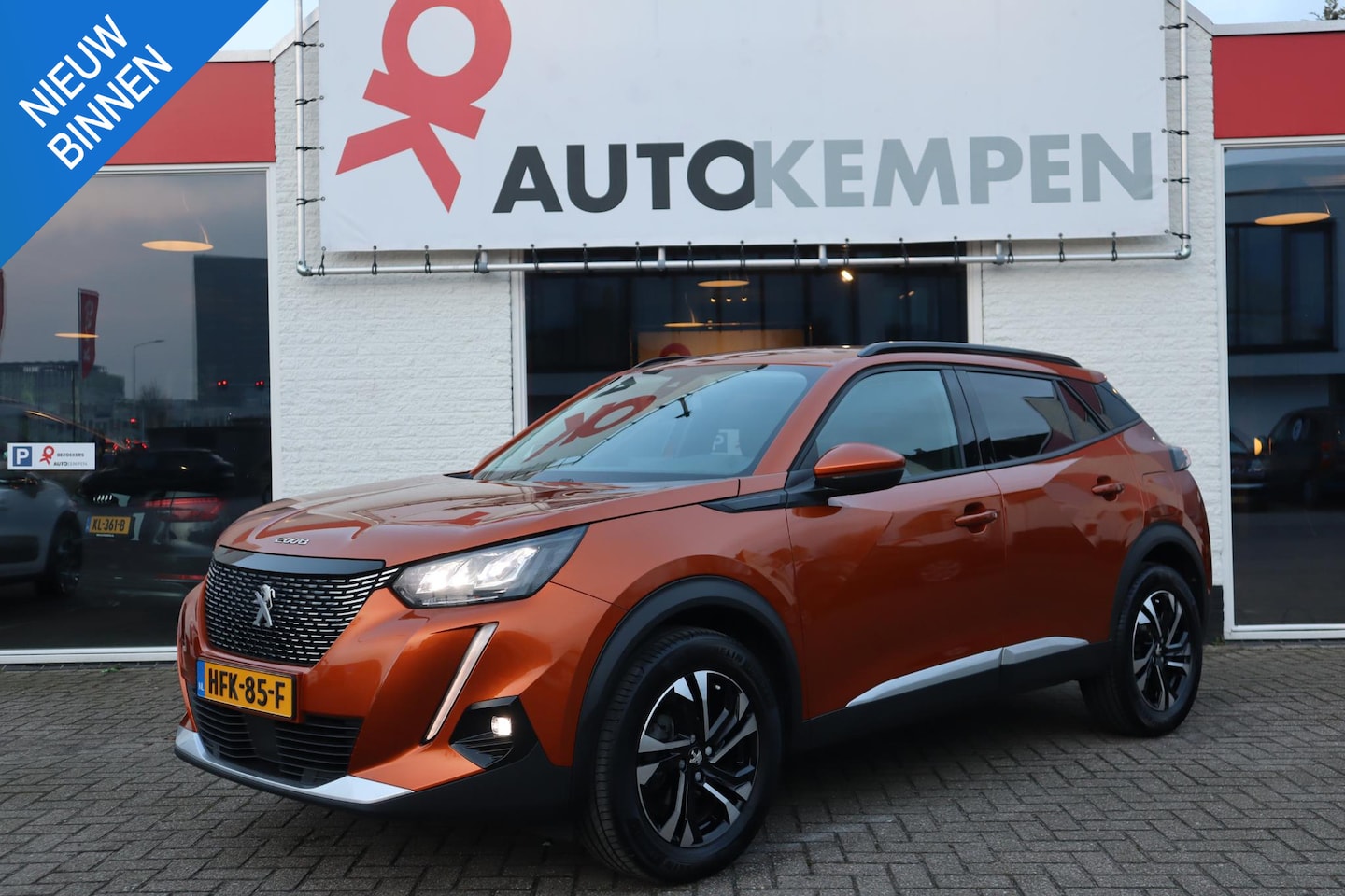 Peugeot 2008 - 1.2 PT ALLURE-PACK 130PK ADAPTIVE|DIGITAAL DASH|CAMERA|APPLE CARPLAY - AutoWereld.nl