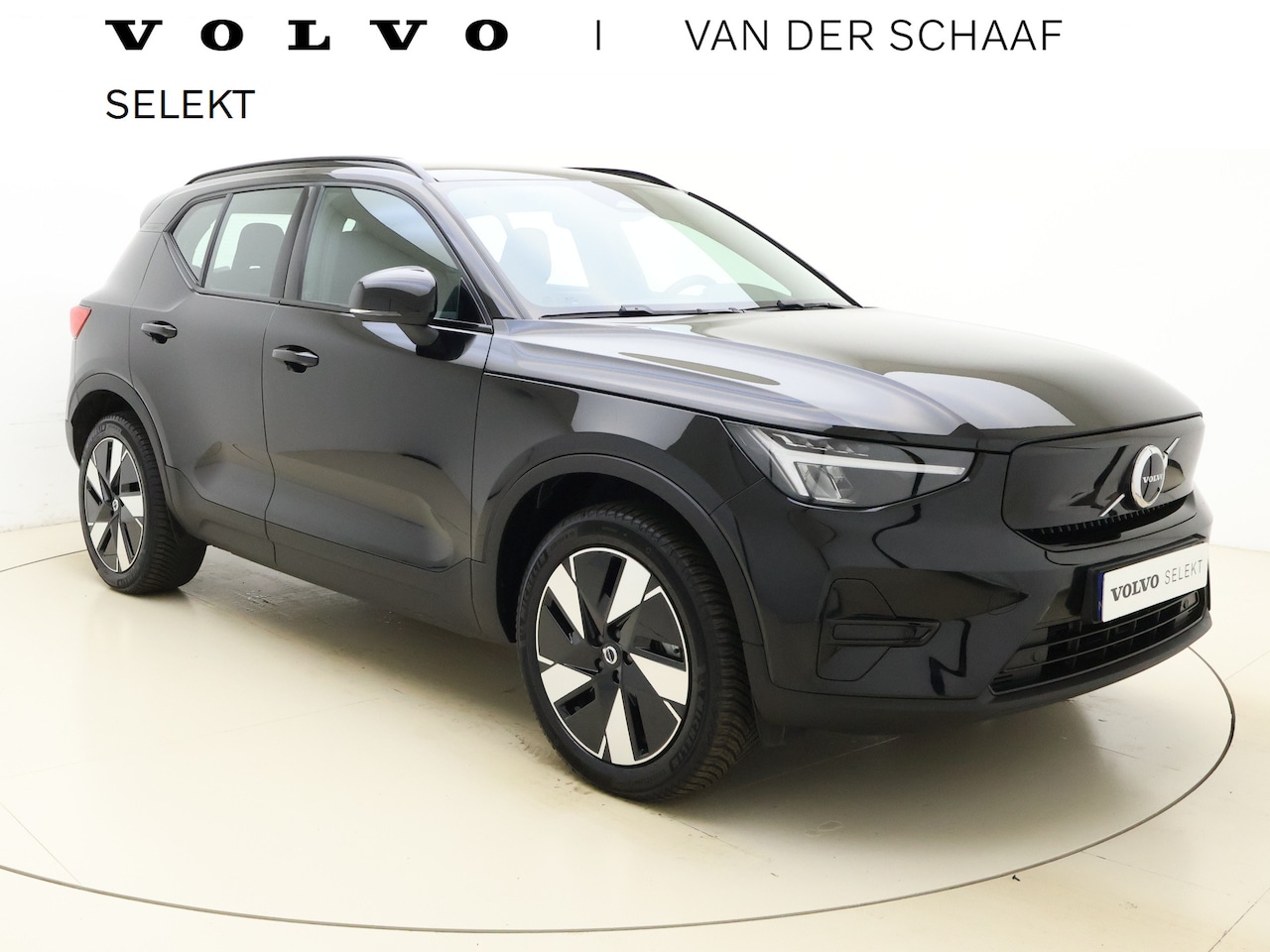 Volvo XC40 - Extended Range Plus 82 kWh Stoel/- stuurverwarming / Warmtepomp / Adaptieve Cruise control - AutoWereld.nl