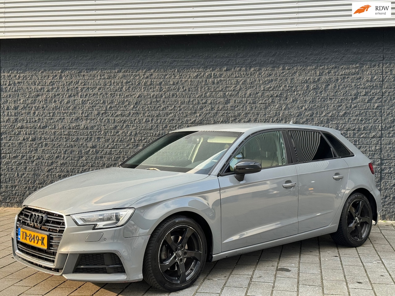 Audi A3 Sportback - 1.6 TDI S-LINE FACELIFT AUTOMAAT LED - AutoWereld.nl