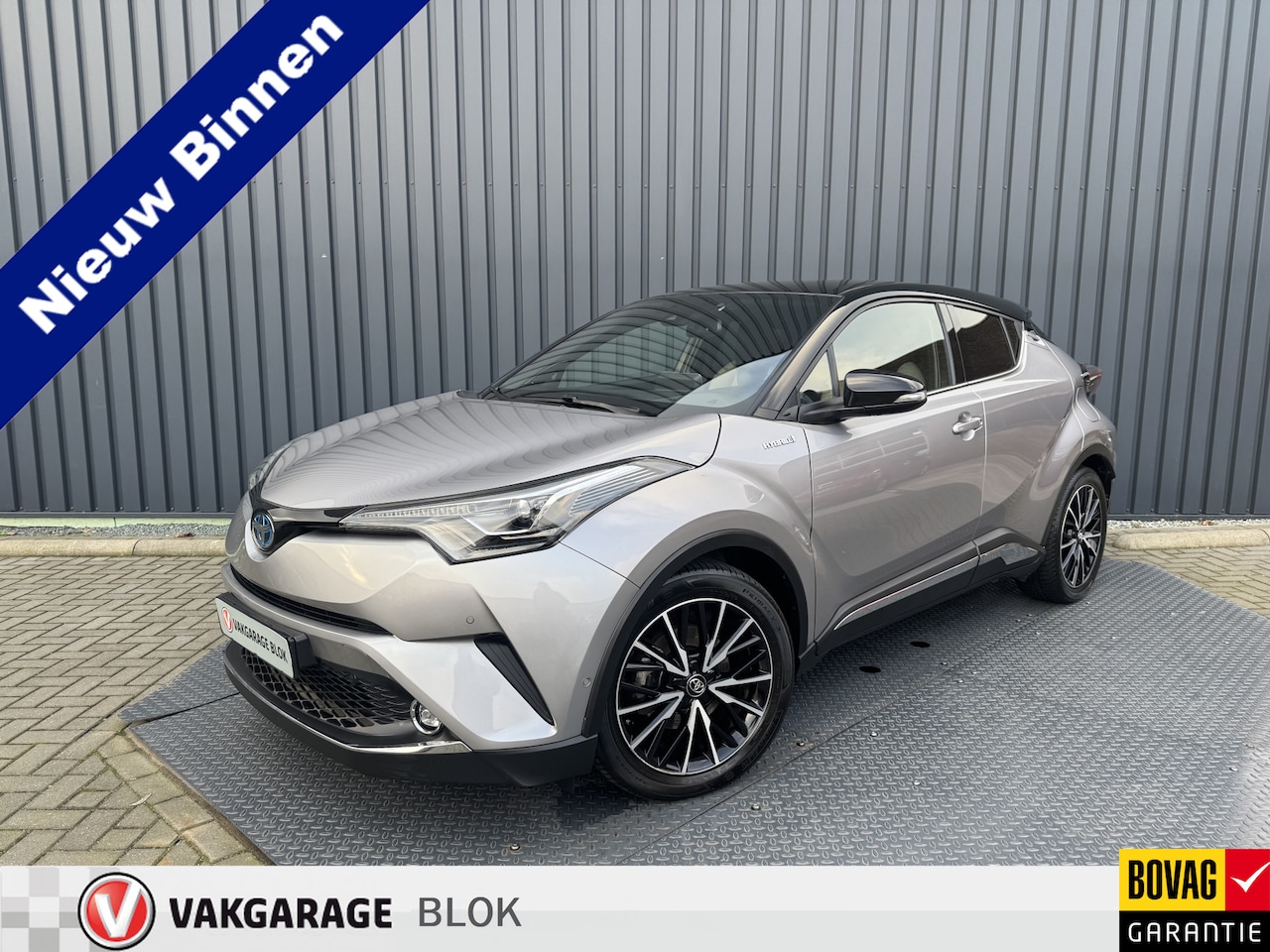 Toyota C-HR - 1.8 Hybrid Executive Ultimate / Bi tone | Creme Leer | JBL | LED | Rijklaar!! - AutoWereld.nl