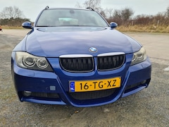 BMW 3-serie Touring - 330i High Executive BMW 330i Touring M-Sport; Zr. Mooi en ZG! Onderh. Incl. BMW dealer Nw. ketting etc. NL-aut