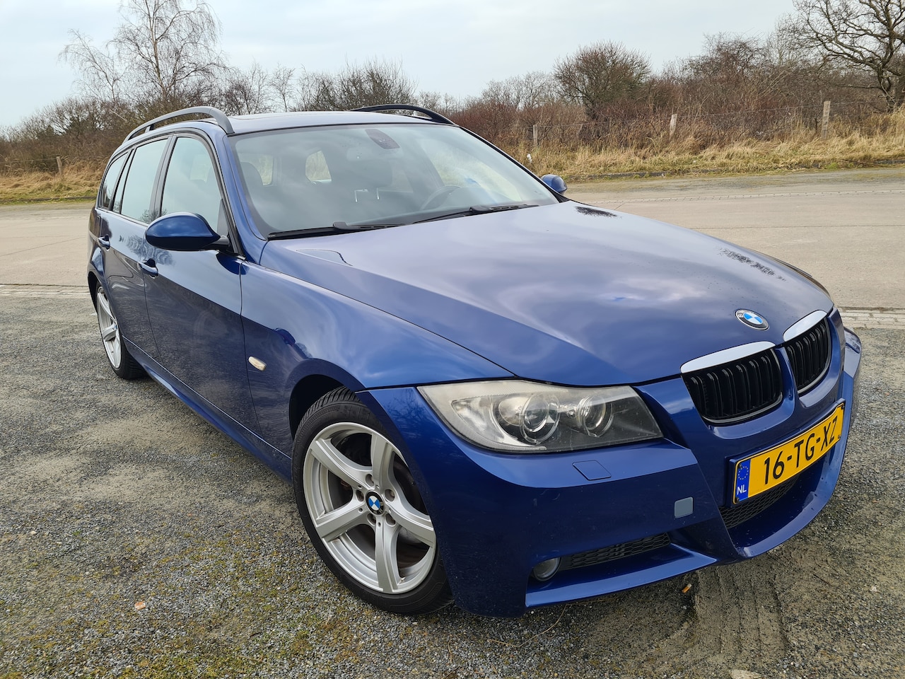 BMW 3-serie Touring - 330i High Executive BMW 330i Touring M-Sport; Zr. Mooi en ZG! Onderh. Incl. BMW dealer Nw. ketting etc. NL-aut - AutoWereld.nl