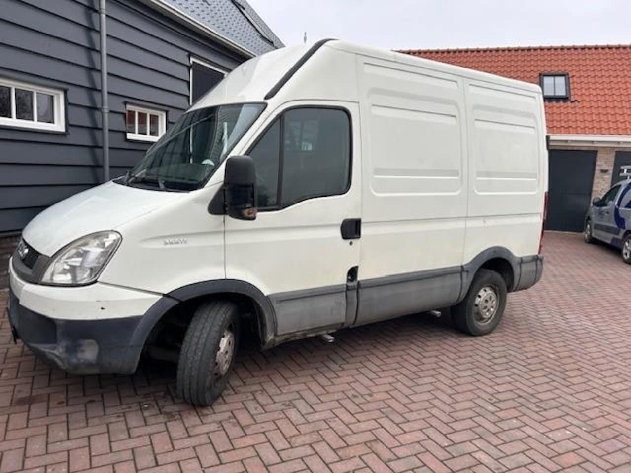 Iveco Daily - 35 S 11V 300 H2 L 35S11V 300 H2 L - AutoWereld.nl