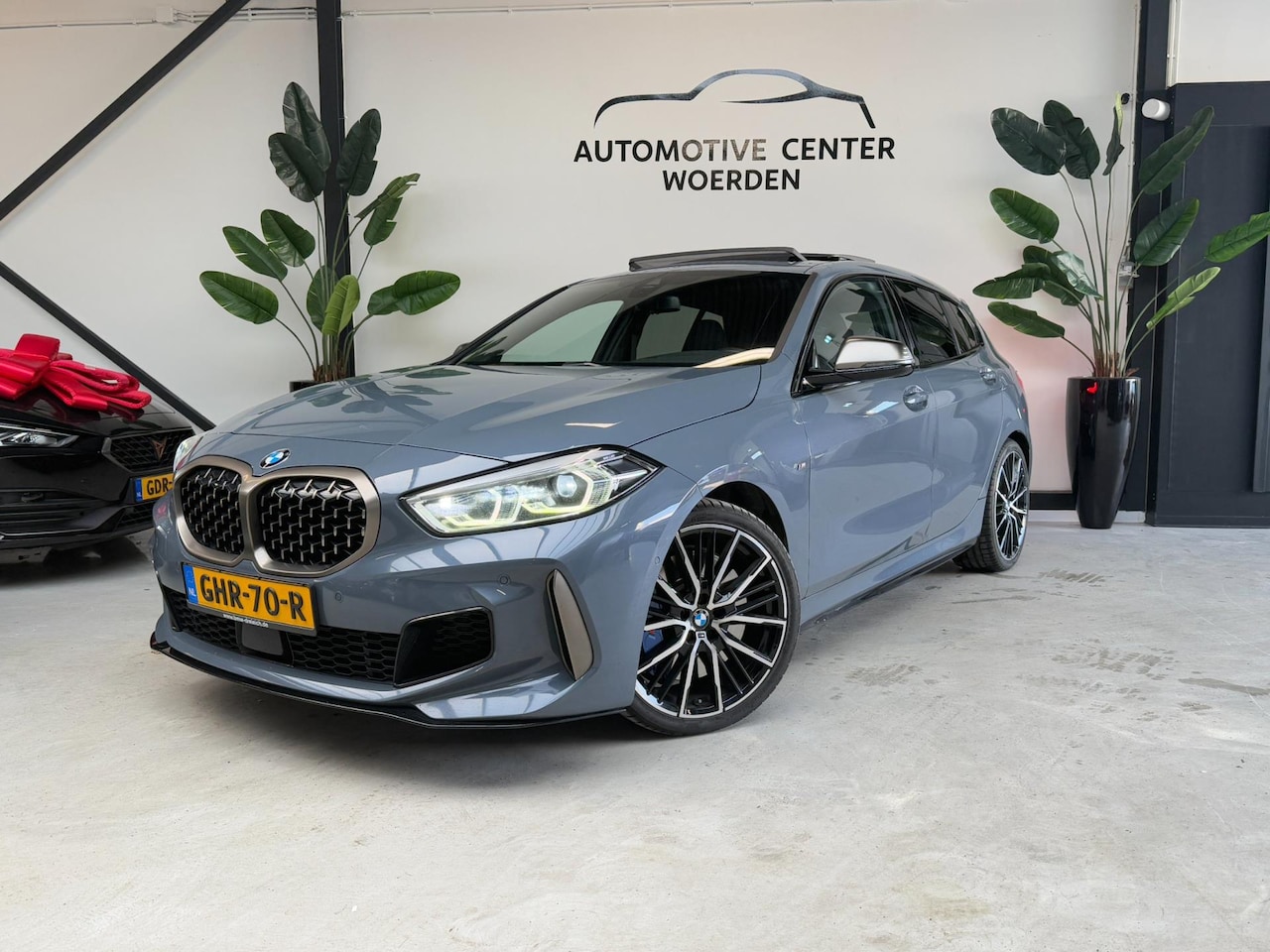 BMW 1-serie - M135i xDrive 306PK PANO HUD KUIP HARMAN KARDON - AutoWereld.nl