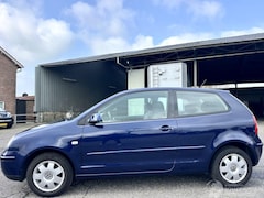 Volkswagen Polo - 1.4i 16v automaat highline 3drs - clima control - stoelverw - lmv + goede banden - elektr