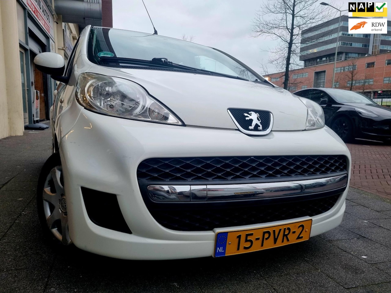 Peugeot 107 - 1.0-12V Millesim 200 5drs Airco ElecRam - AutoWereld.nl