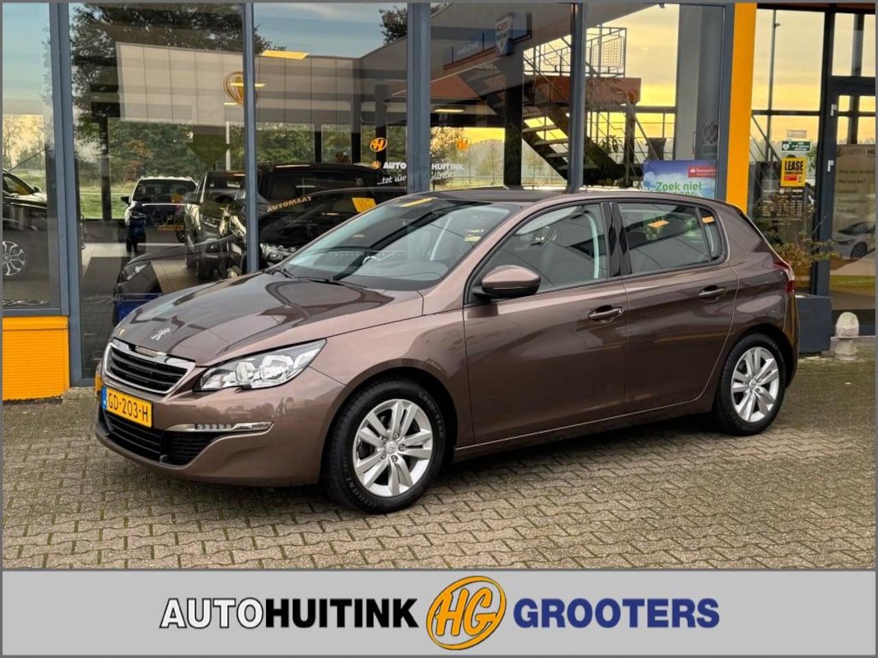 Peugeot 308 - 1.2 PureTech Active - navi - sensoren - climate control - AutoWereld.nl