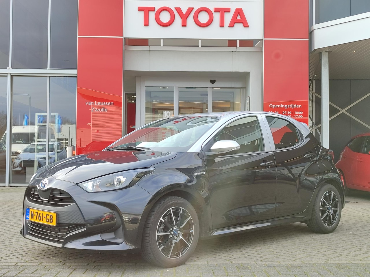 Toyota Yaris - 1.5 Hybrid BI-TONE LM-VELGEN APPLE/CARPLAY CAMERA CLIMA BLUETOOTH - AutoWereld.nl