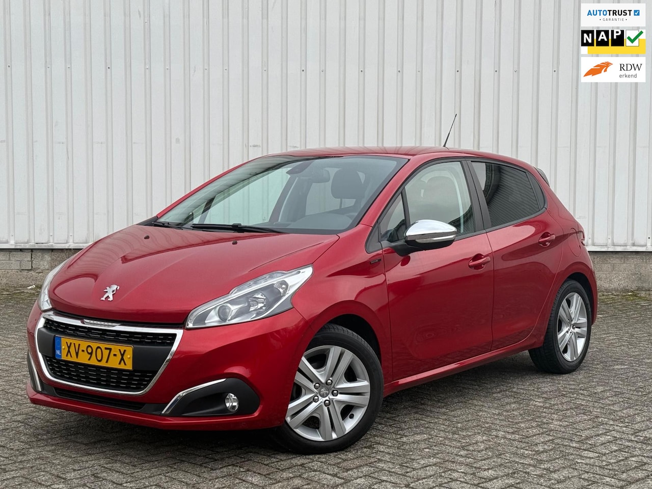 Peugeot 208 - 1.2 PureTech Signature Navigatie,Airco,Trekhaak,CruiseControl,PDC,ElektrischeRamen,Bleutho - AutoWereld.nl