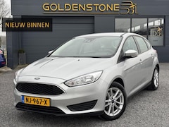 Ford Focus - 1.0 Titanium Clima, Cuise, PDC, Trekhaak, Weinig KM, APK tot 05-2025