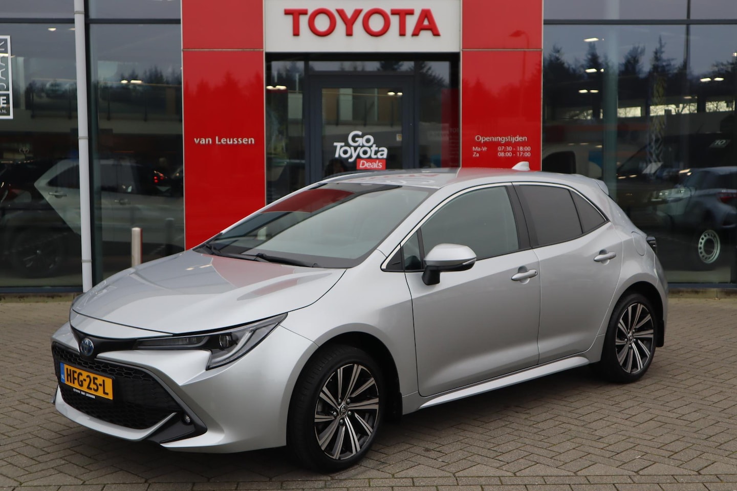 Toyota Corolla - 1.8 HYBRID APPLE/ANDROID KEYLESS STOEL/STUURVERWARM. CAMERA AD. CRUISE - AutoWereld.nl