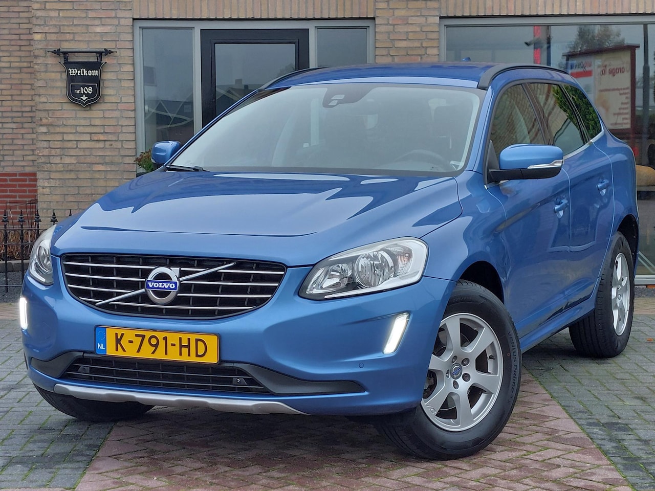 Volvo XC60 - 2.0 D4 FWD Summum | Leer | Navi | PDC V+A - AutoWereld.nl