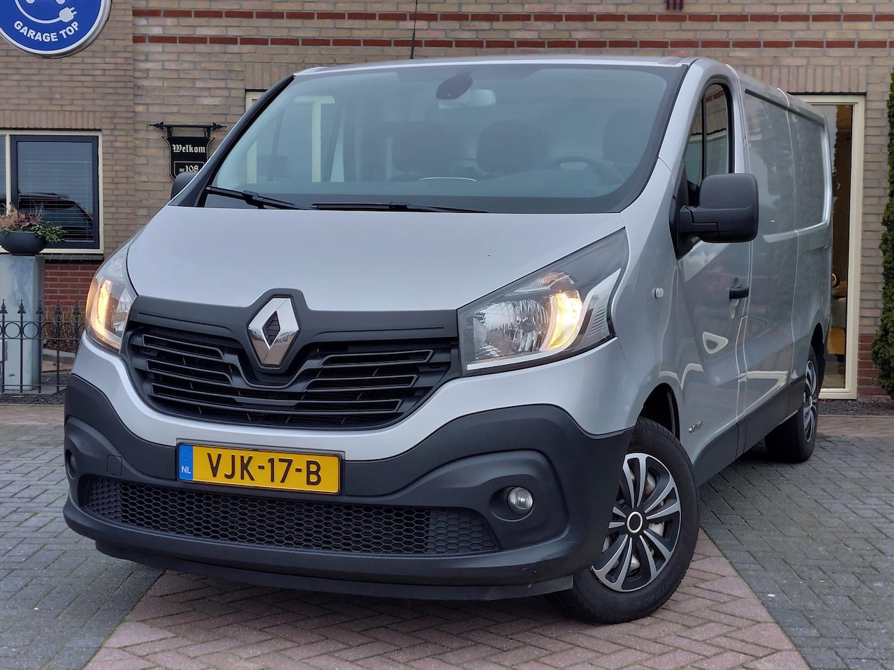 Renault Trafic - 1.6 dCi T29 L2H1 Luxe | Camera | Trekhaak | Navi - AutoWereld.nl