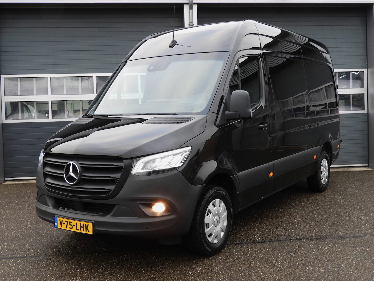 Mercedes-Benz Sprinter - 316 2.2 CDI L2H2 EURO VI-D AUT | LED | MBUX | LUXE - AutoWereld.nl