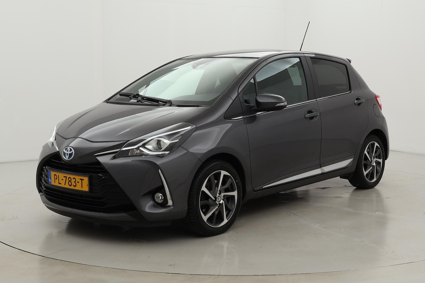 Toyota Yaris - 1.5 Hybrid Premium | Panoramadak | Navigatie - AutoWereld.nl