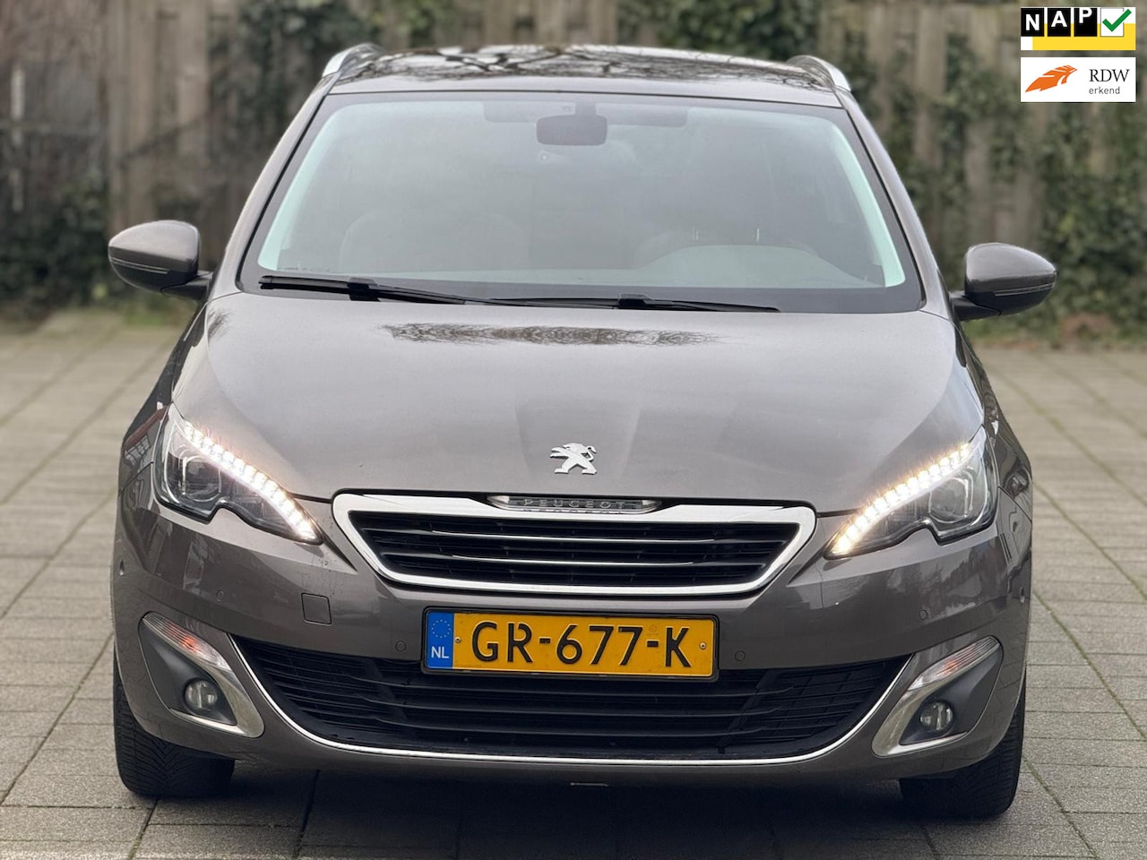 Peugeot 308 SW - 1.2 PureTech GT Line Blue Lease Premium ,Xenon verlichting - AutoWereld.nl