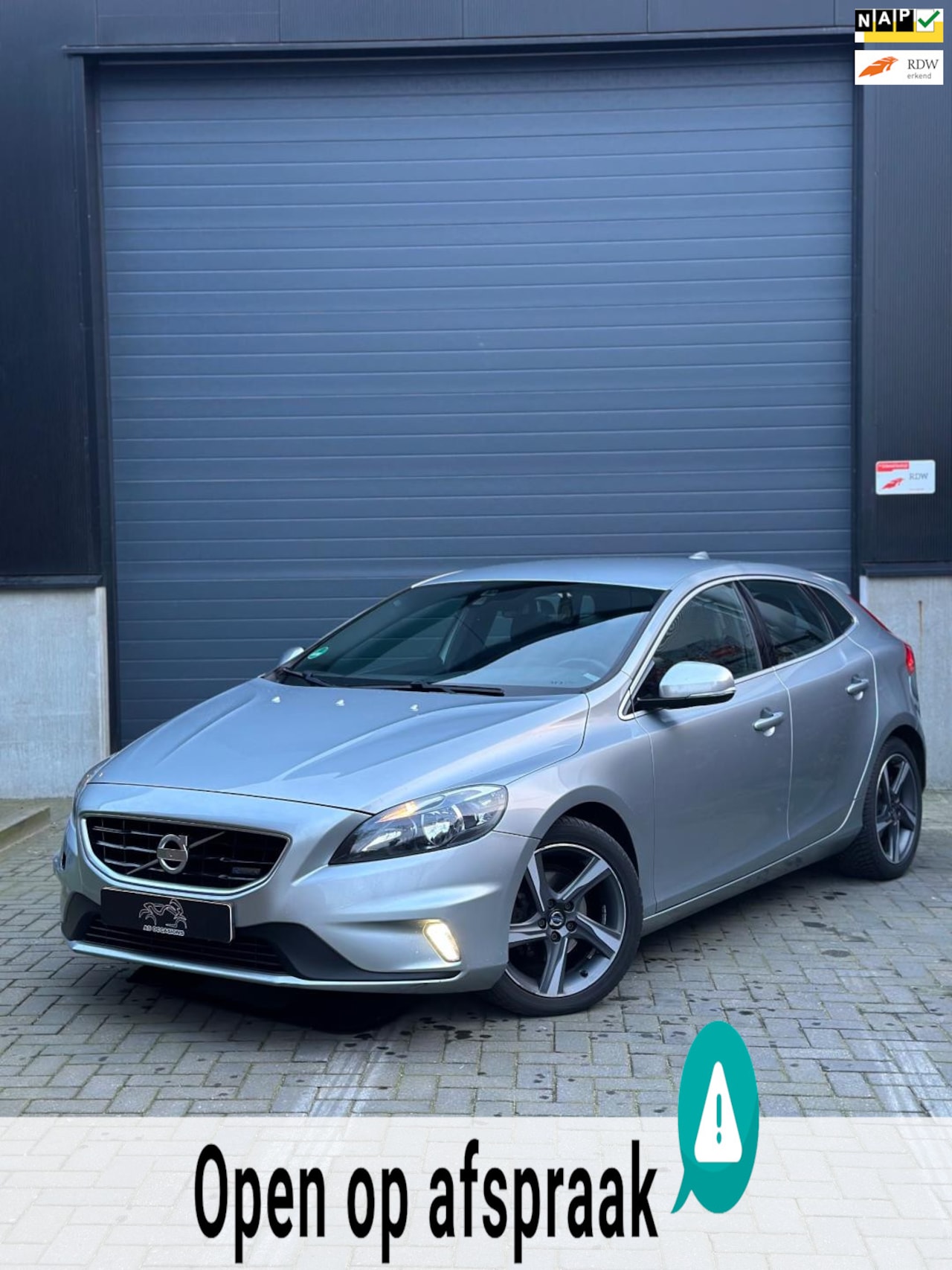 Volvo V40 - 1.6 D2 R-Design Trekhaak - Navi - Airco *Schade vrij* - AutoWereld.nl