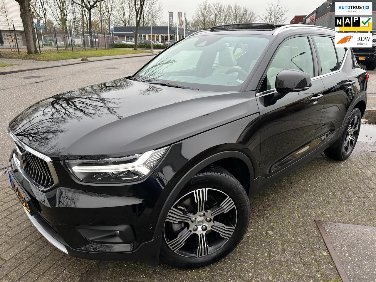 Volvo XC40 - 2.0 T4 INSCRIPTION SPORT 2019 1-EIG AUT PANO LEER NAP VOL LUXE - AutoWereld.nl