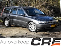 Volvo V70 - 2.4 Comfort Line automaat / airconditioning / cruise control / stoelverwarming / trekhaak