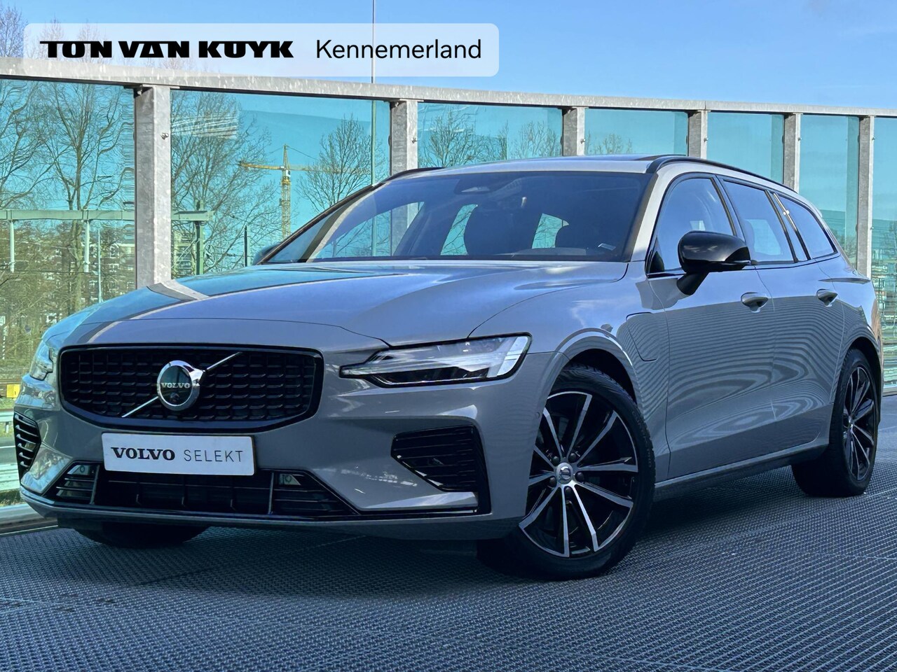 Volvo V60 - 2.0 T6 Plug-in hybrid AWD Plus Dark , Automaat , Adaptive Cruise , Trekhaak , Pilot Assist - AutoWereld.nl