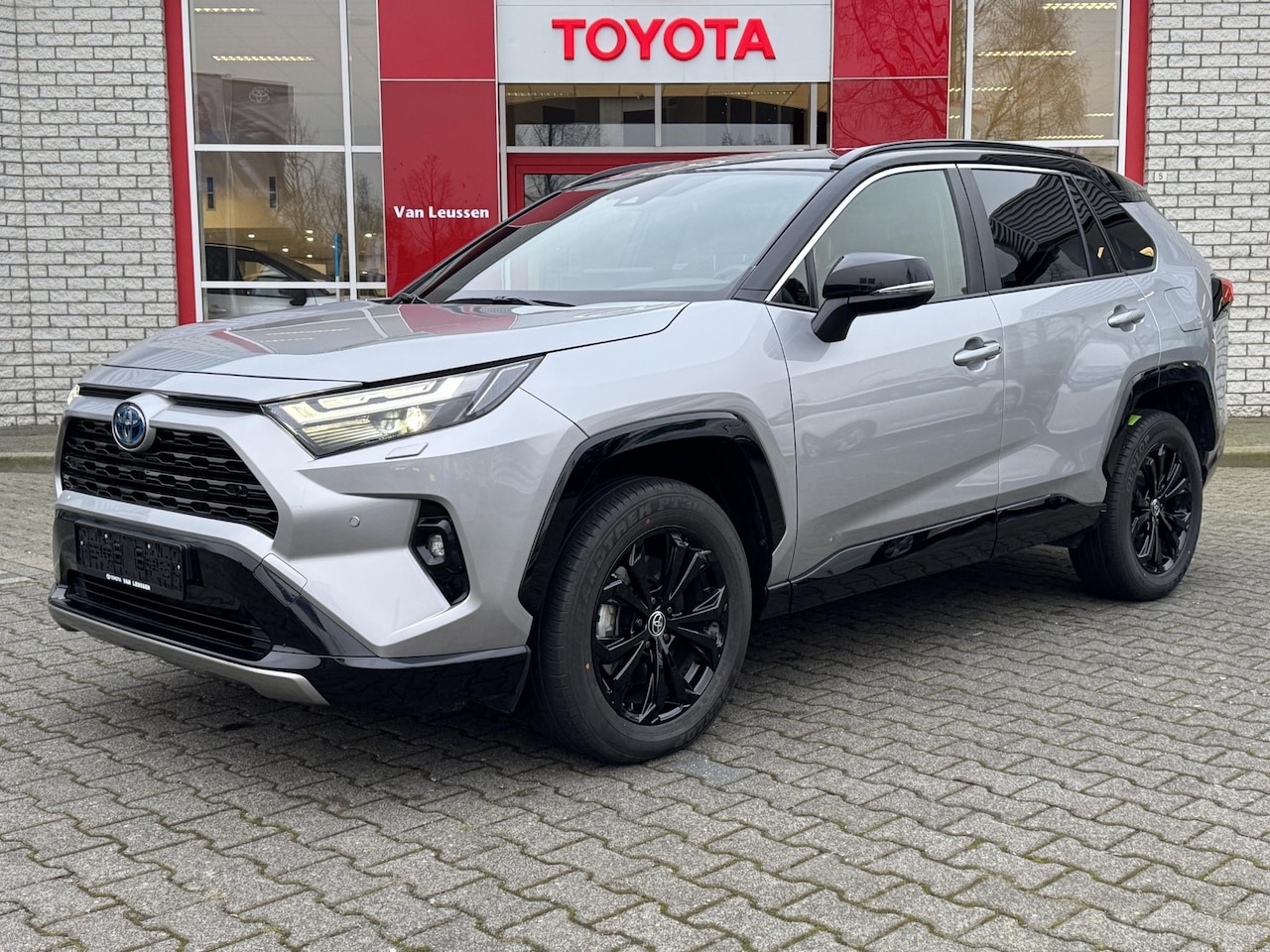 Toyota RAV4 - 2.5 HYBRID ADW BI-TONE STOEL/STUURVERW. EL-VERSTELBARE STOEL EL-ACHTERKLEP NAVI PARKSENSOR - AutoWereld.nl