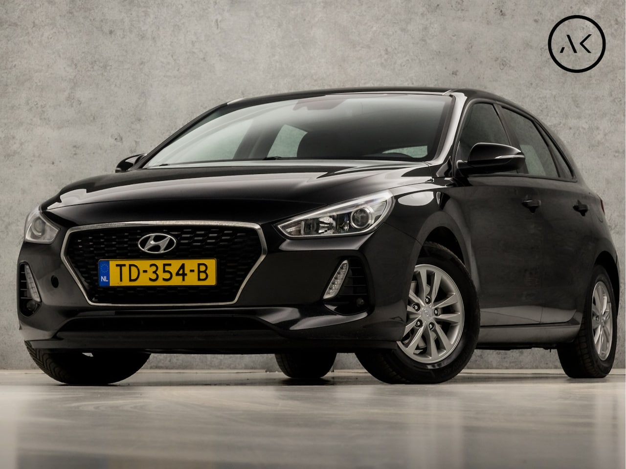 Hyundai i30 - 1.0 T-GDI Comfort (APPLE CARPLAY, NAVIGATIE, CLIMATE, XENON, CAMERA, SPORTSTOELEN, PARKEER - AutoWereld.nl