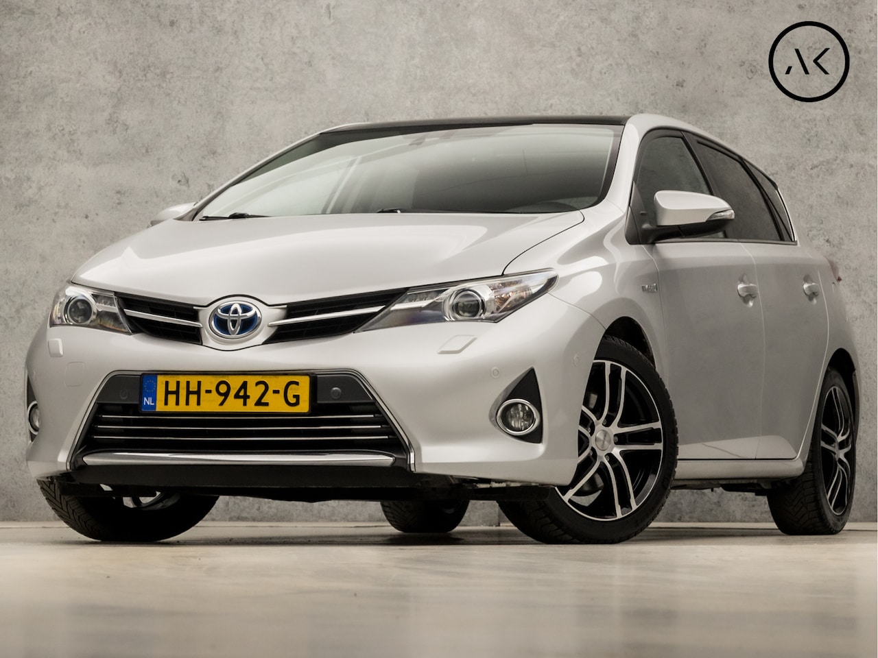 Toyota Auris - 1.8 Hybrid Sport Automaat (PANORAMADAK, NAVIGATIE, CLIMATE, STOELVERWARMING, CAMERA, GETIN - AutoWereld.nl