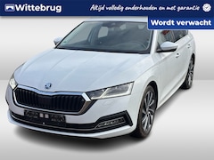 Skoda Octavia Combi - 1.4 TSI iV PHEV Business Edition / Panorama dak / Leder interieur / Led Matrix / 18 Inch