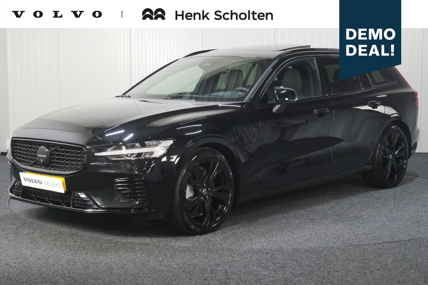 Volvo V60 - T6 Automaat Recharge AWD Ultra Dark | 360 graden camera | 19" Lichtmetalen velgen | Panora - AutoWereld.nl