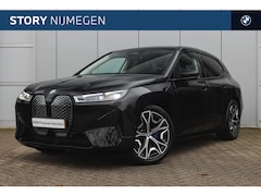 BMW iX - xDrive40 / Sportpakket / Laserlight / Parking Assistant Plus / Comfort Access / Live Cockp