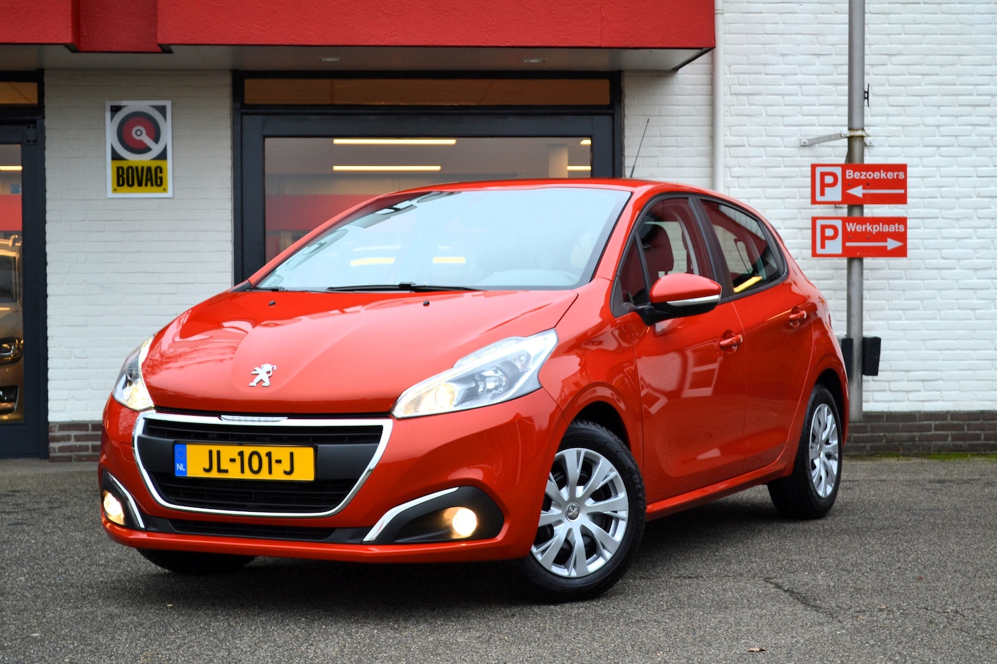 Peugeot 208 - 1.2 PureTech Blue Lion 1.2 PureTech Blue Lion, Airco, Navi, Pdc, NL-auto, 45.000 km ! - AutoWereld.nl