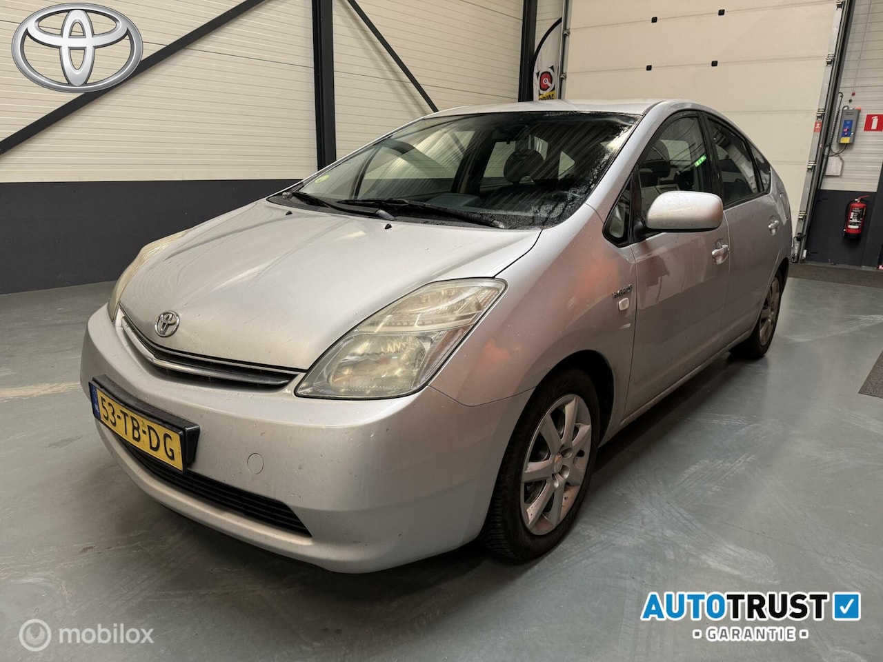 Toyota Prius - 1.5 VVT-i Comfort Parkeersensoren|Trekhaak - AutoWereld.nl