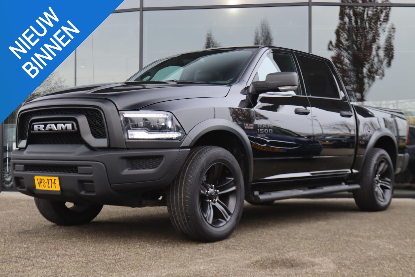 Dodge Ram 1500 - AUT. SLT CREW CAB 4X4 *1E EIG. ORIG. NL NAP* | LED | TREKHAAK | LEDER | CARPLAY | NAVI | C - AutoWereld.nl