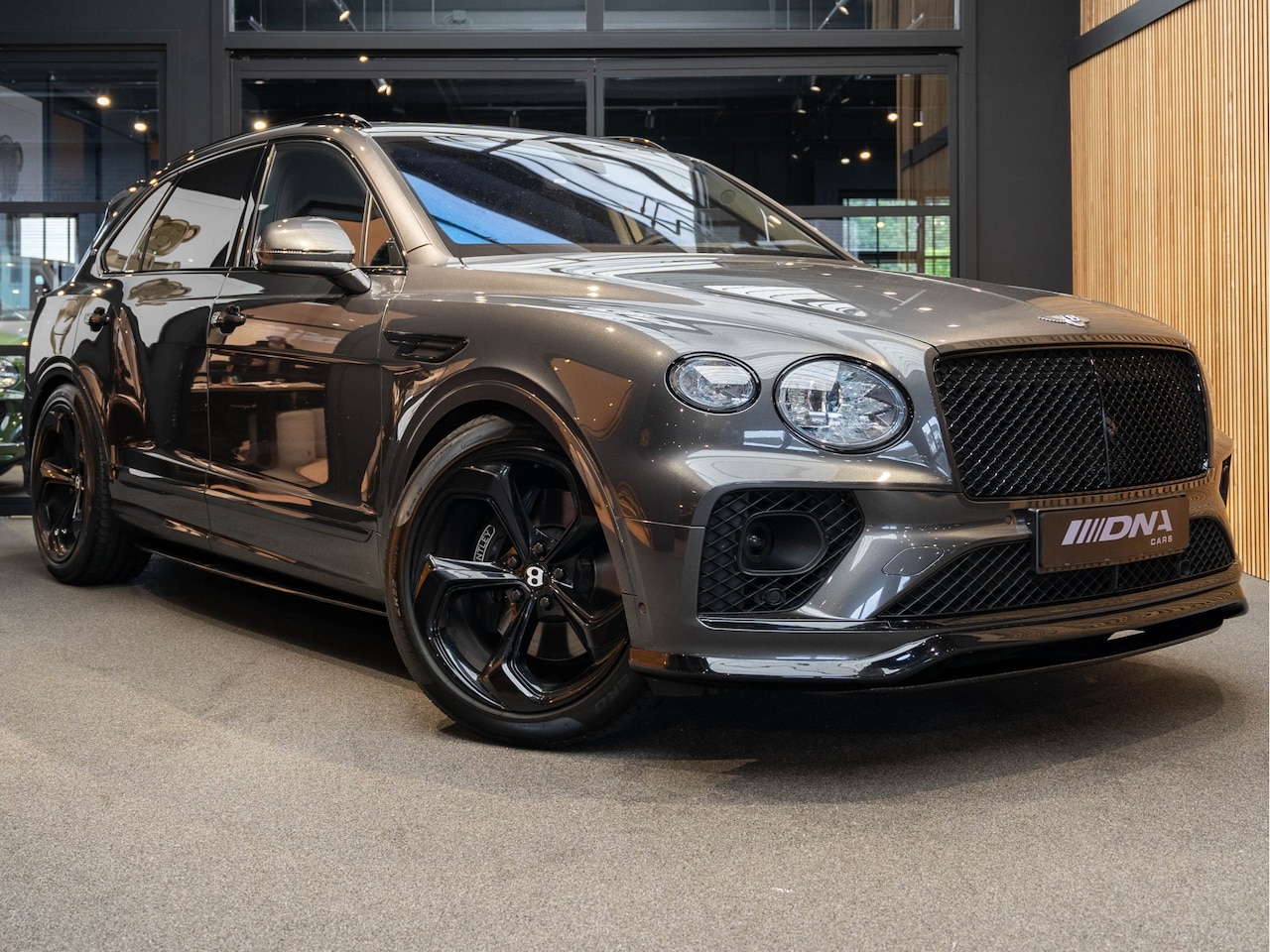 Bentley Bentayga - V8 First Edition Naim S Velgen V8 First Edition Volleder - AutoWereld.nl