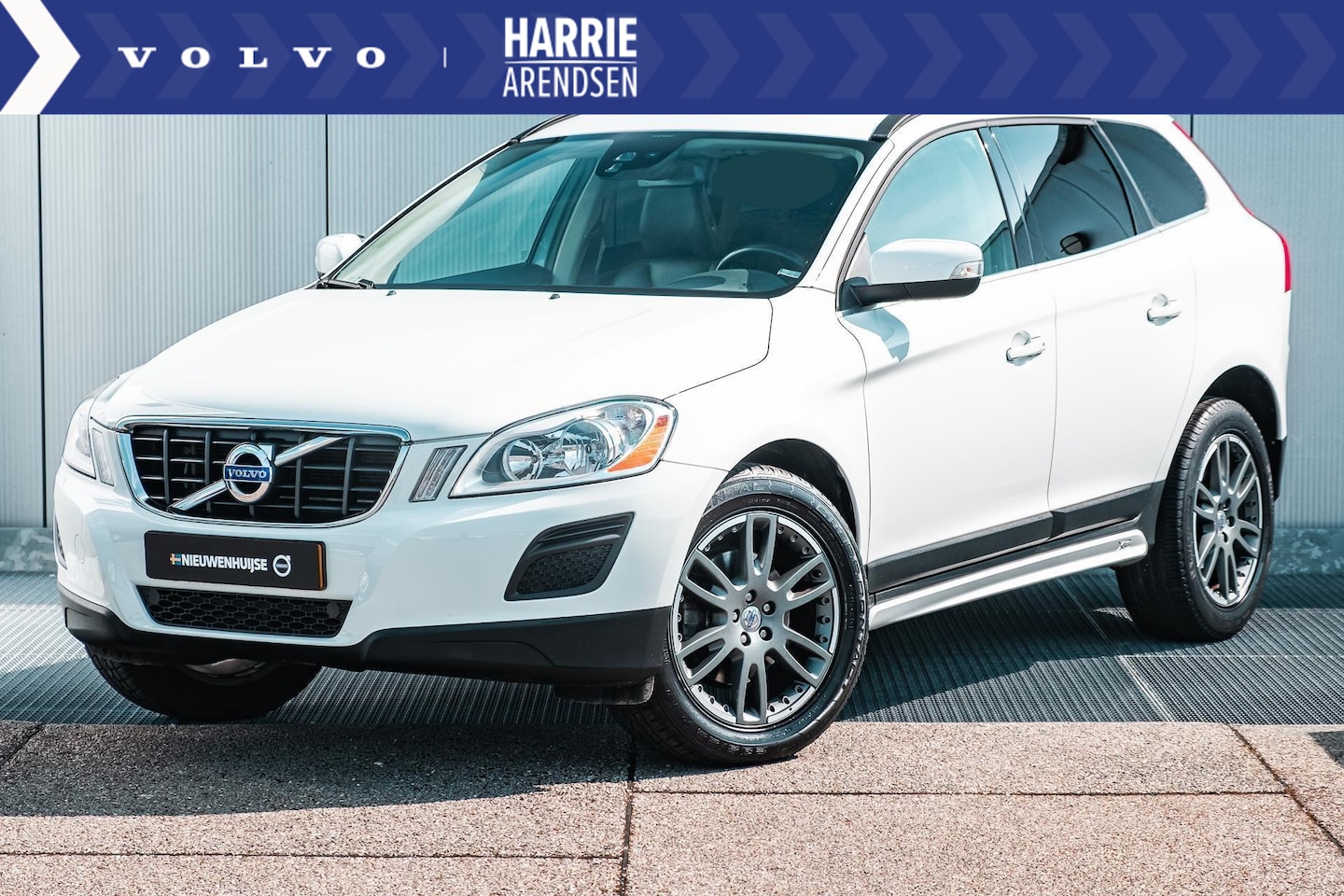 Volvo XC60 - T5 240pk Aut. Momentum | Panoramadak | Lederen bekleding | Navigatie | Stoelverwarming | - AutoWereld.nl