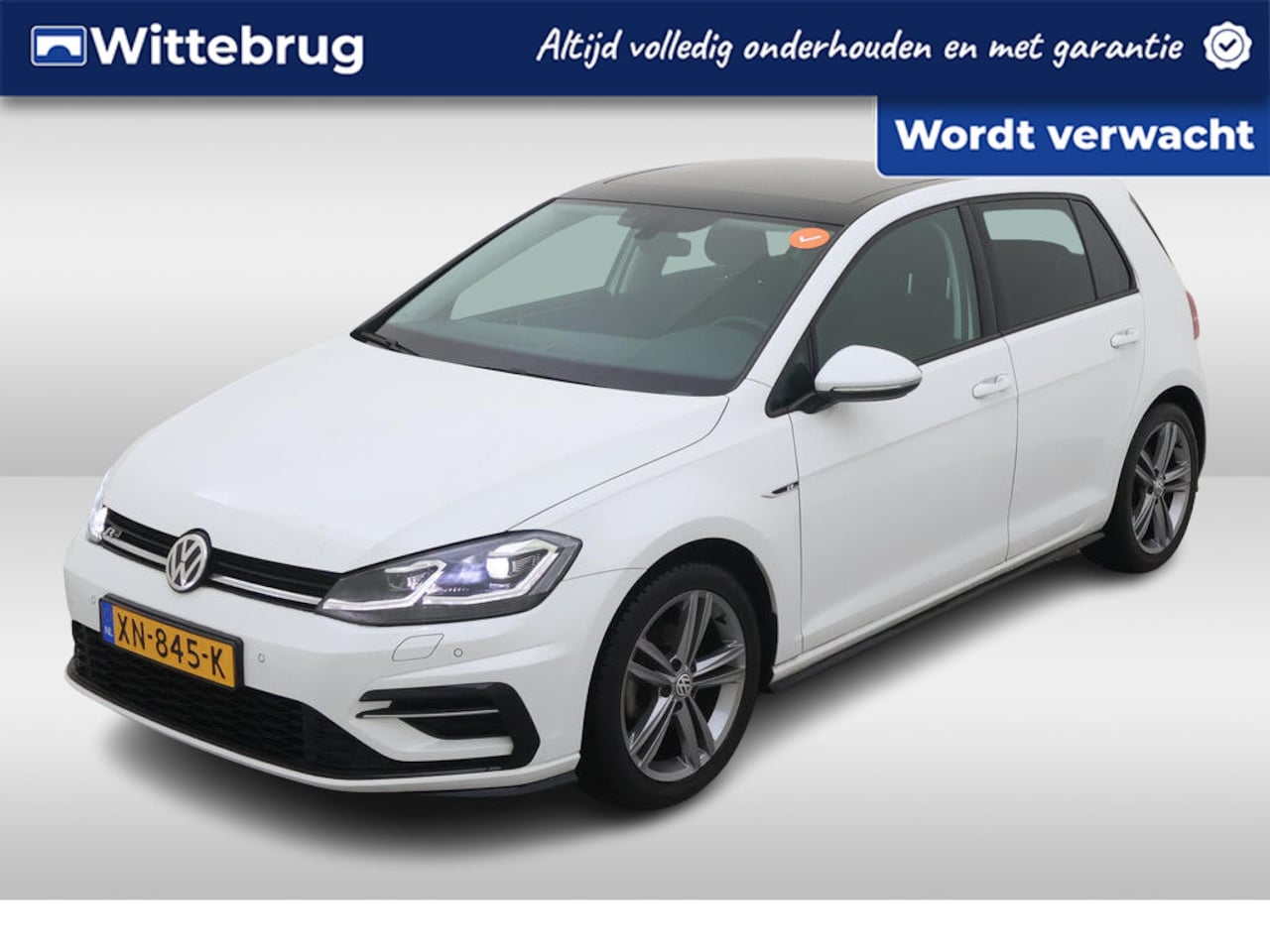 Volkswagen Golf - 1.0 TSI Comfortline Business / Pano / Digitaal dashboard / Navigatie / R-line exterieur / - AutoWereld.nl