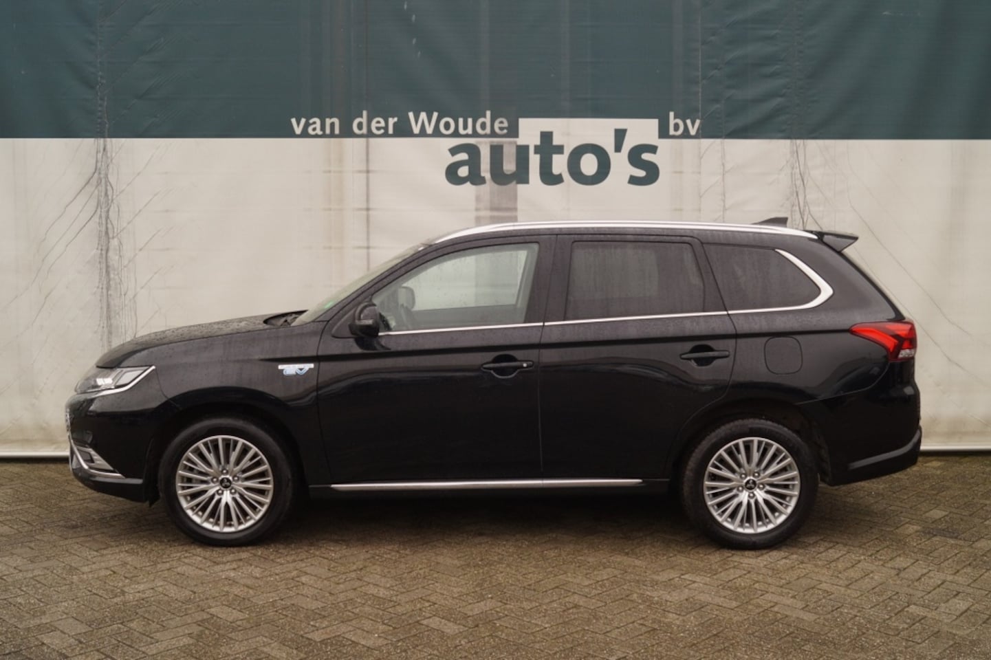 Mitsubishi Outlander - 2.4 PHEV Intense -LEER-NAVI-ECC- - AutoWereld.nl