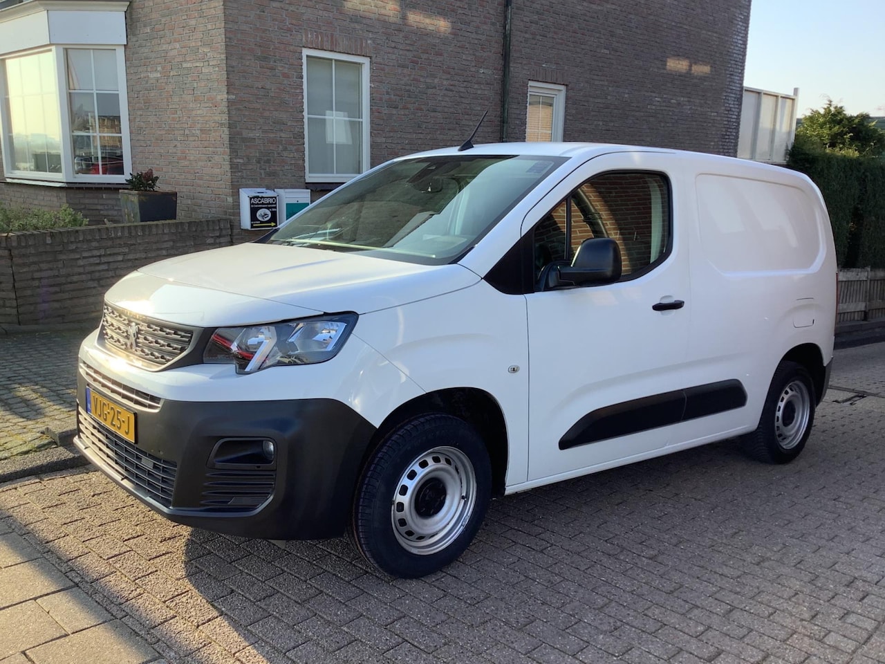 Peugeot Partner - 1.5 BlueHDI Premium 1.5 BlueHDI Premium - AutoWereld.nl