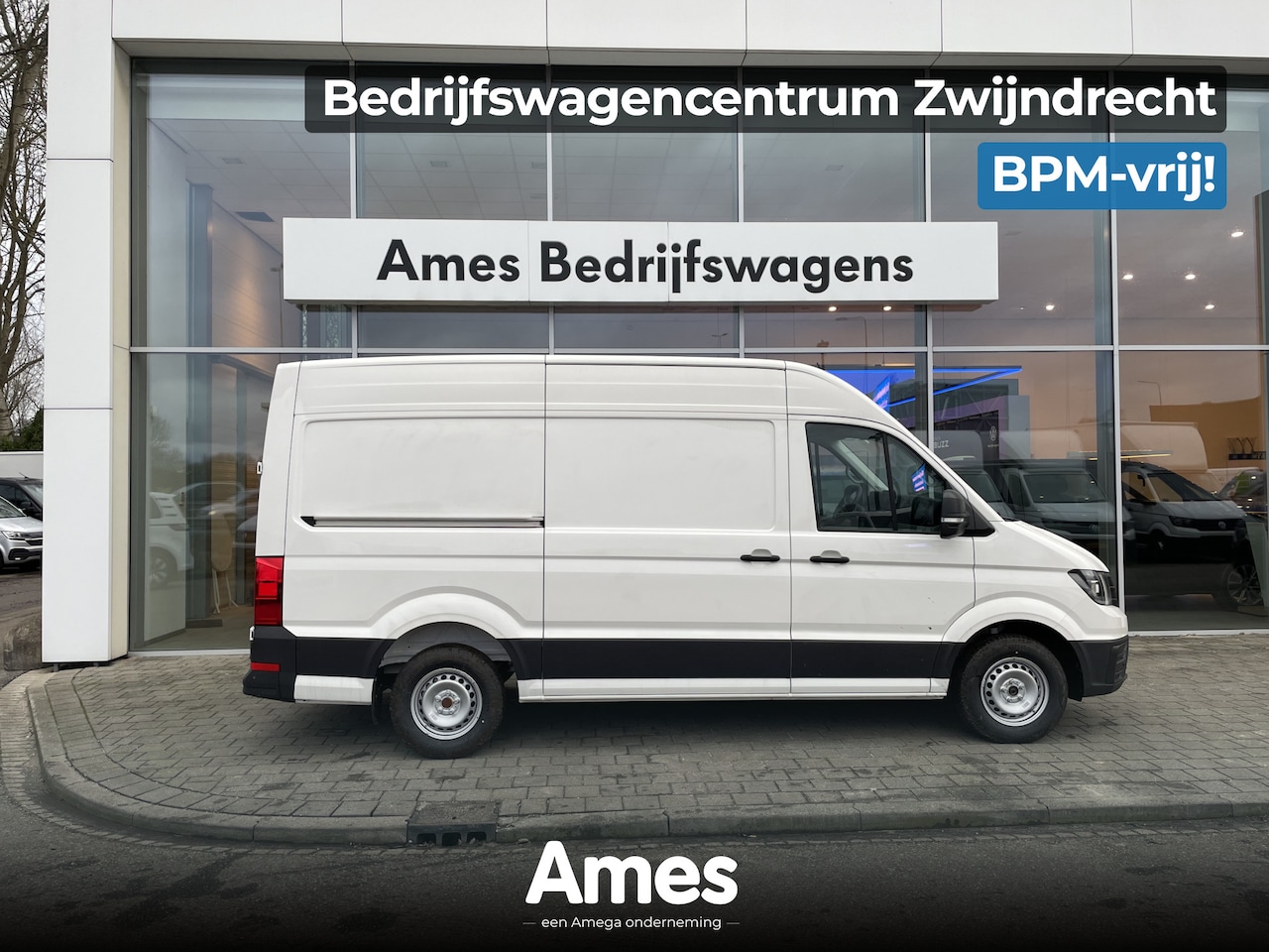 Volkswagen Crafter - 35 2.0 TDI L3H3 140PK Hand | Trekhaak | Camera | App Connect - AutoWereld.nl