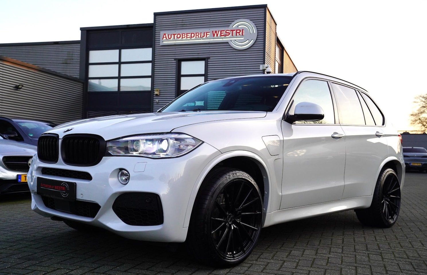 BMW X5 - XDrive40e High Executive | M-pakket | Panorama | Elek trekhaak | Verwarmde voorstoelen | M - AutoWereld.nl