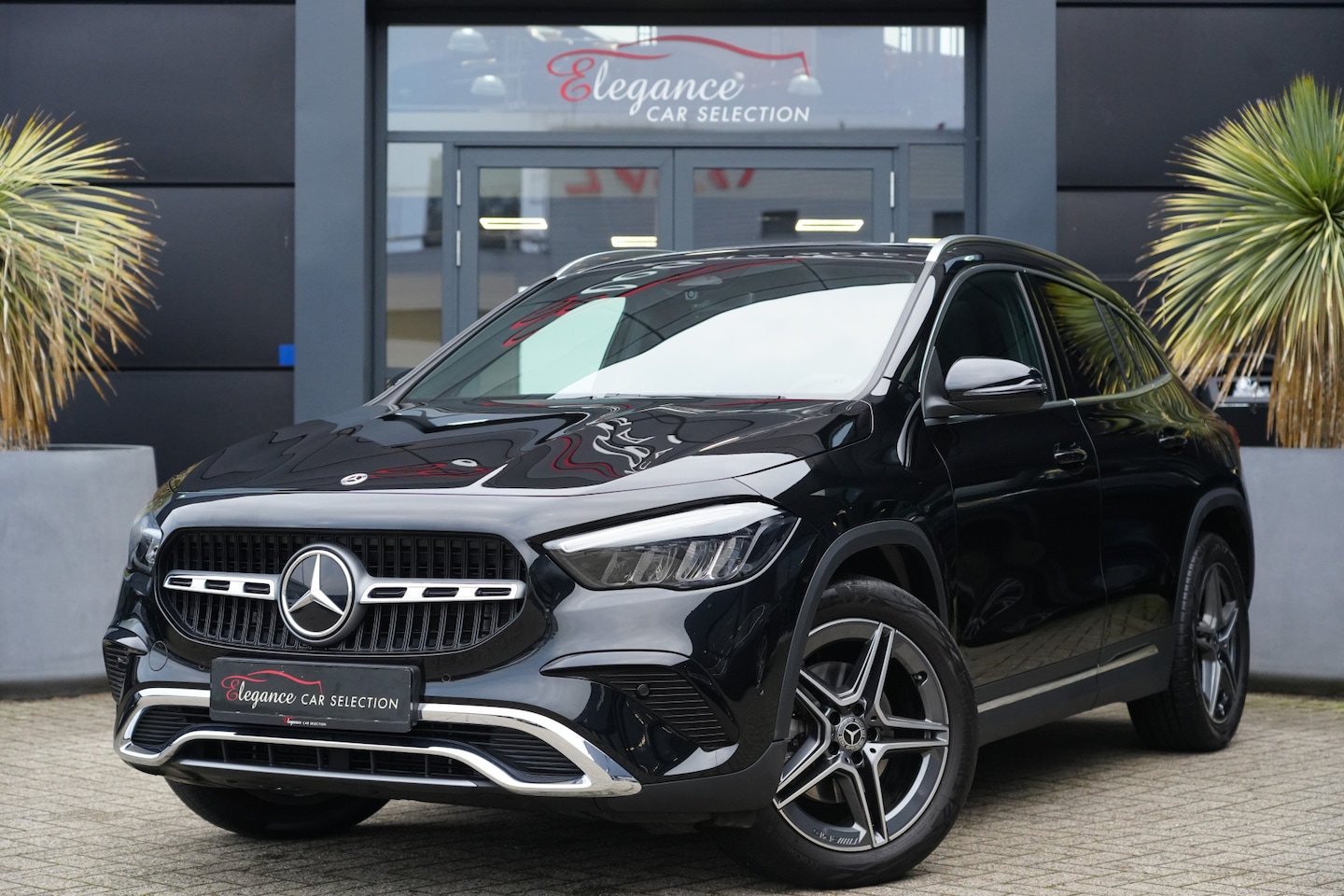 Mercedes-Benz GLA-Klasse - 180 Luxury Line 136pk Panoramadak/Stoelverwarming/Camera - AutoWereld.nl